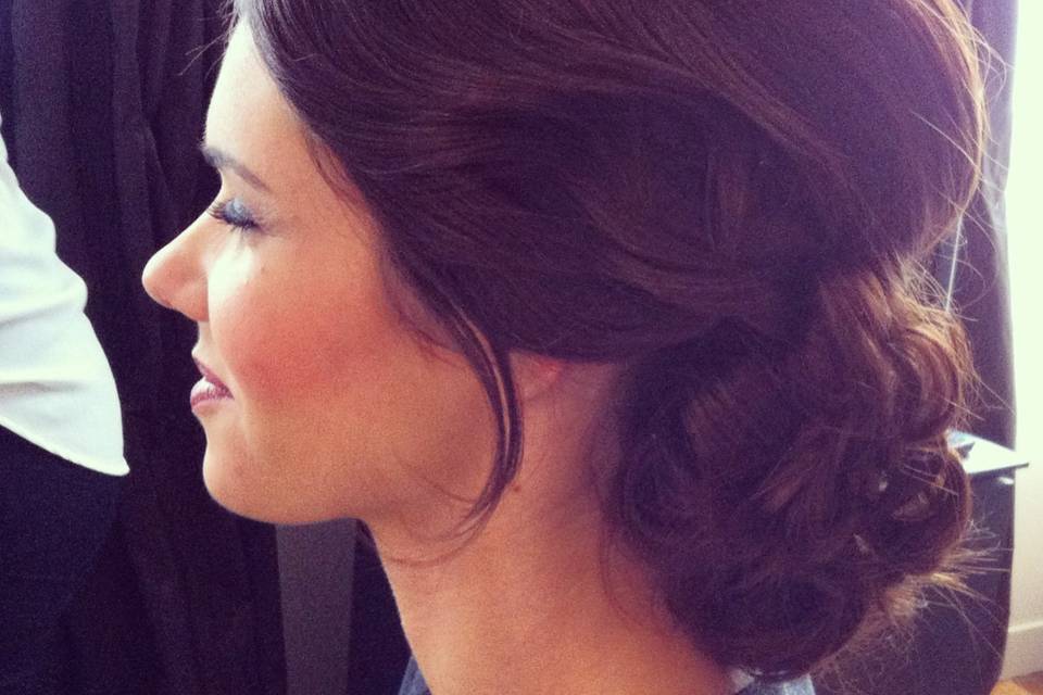 Chignon côté, loose