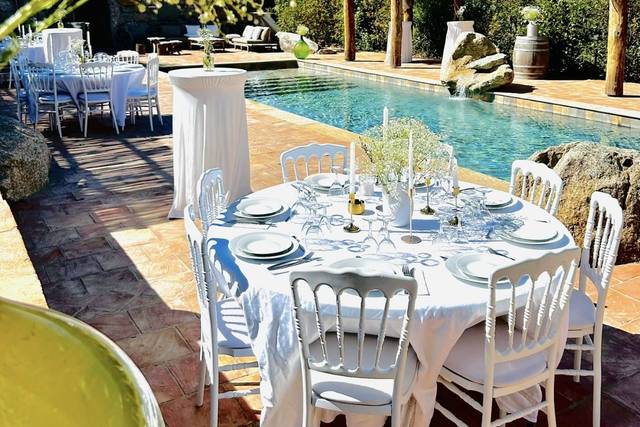 Tables rondes et chaises Napol