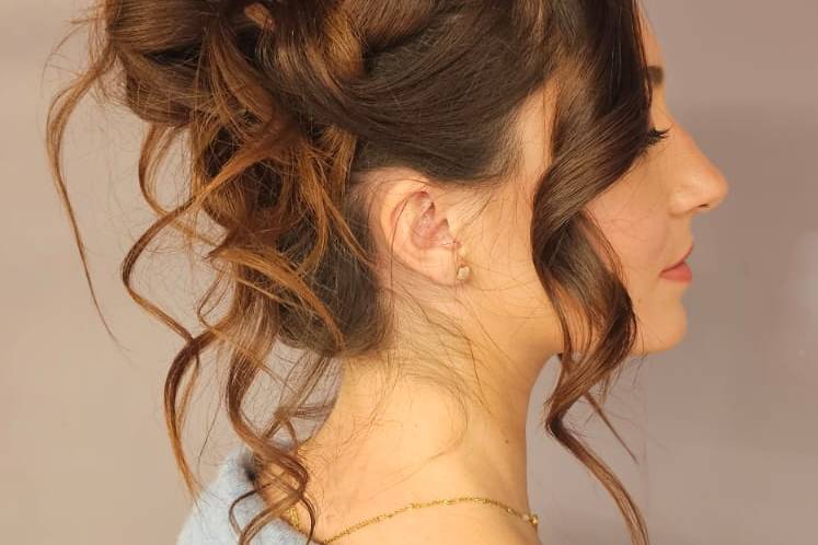 Chignon haut coiffé décoiffé