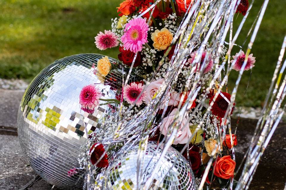 Boules à facette et fleurs