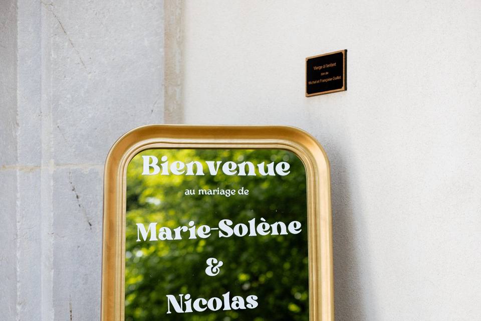 Panneau d'accueil miroir