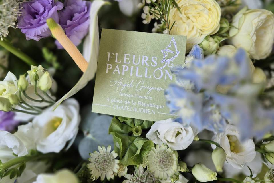 Fleurs Et Papillon