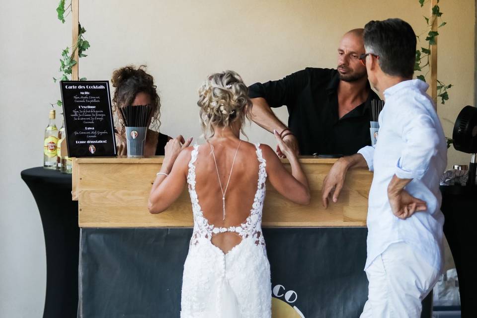 La mariée au bar