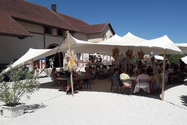 Repas sous tente stretch