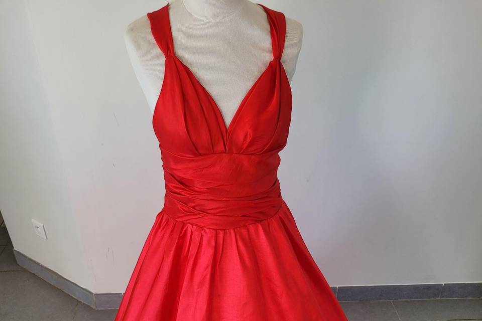 Robe rouge dos