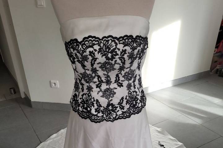 Robe blanche et noire