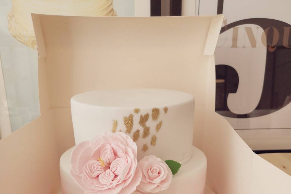 Wedding cake fleurs et or