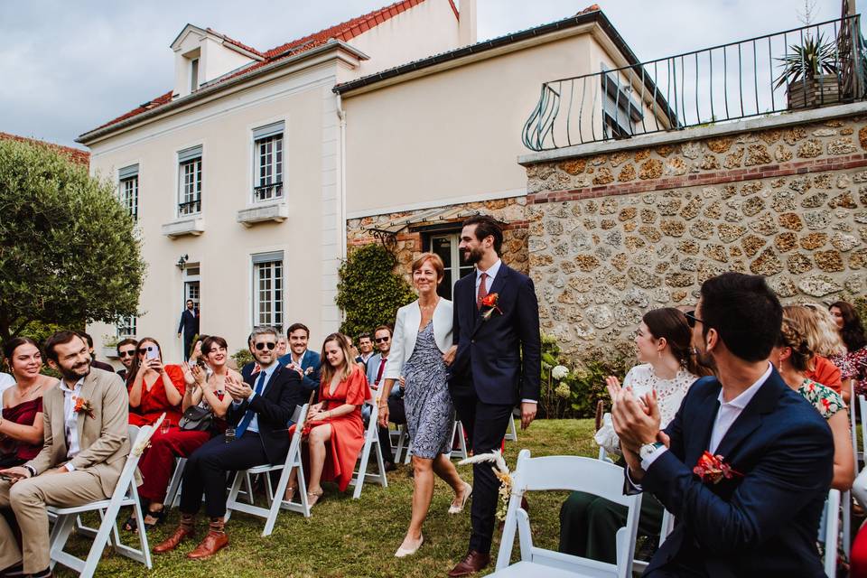 L’entrée du marié et maman