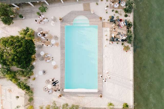 Piscine face océan