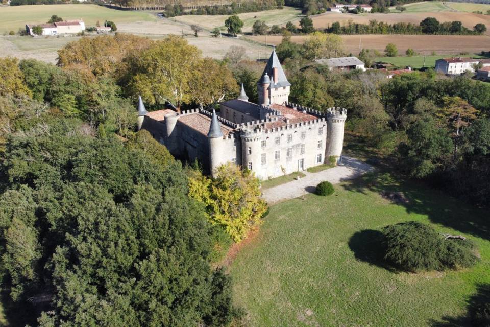 Le Chateau dans son parc