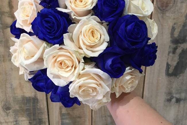 Bouquet de mariée roses bleu