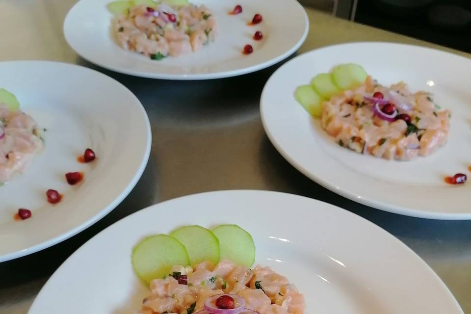 Tartare de saumon à l'assiette