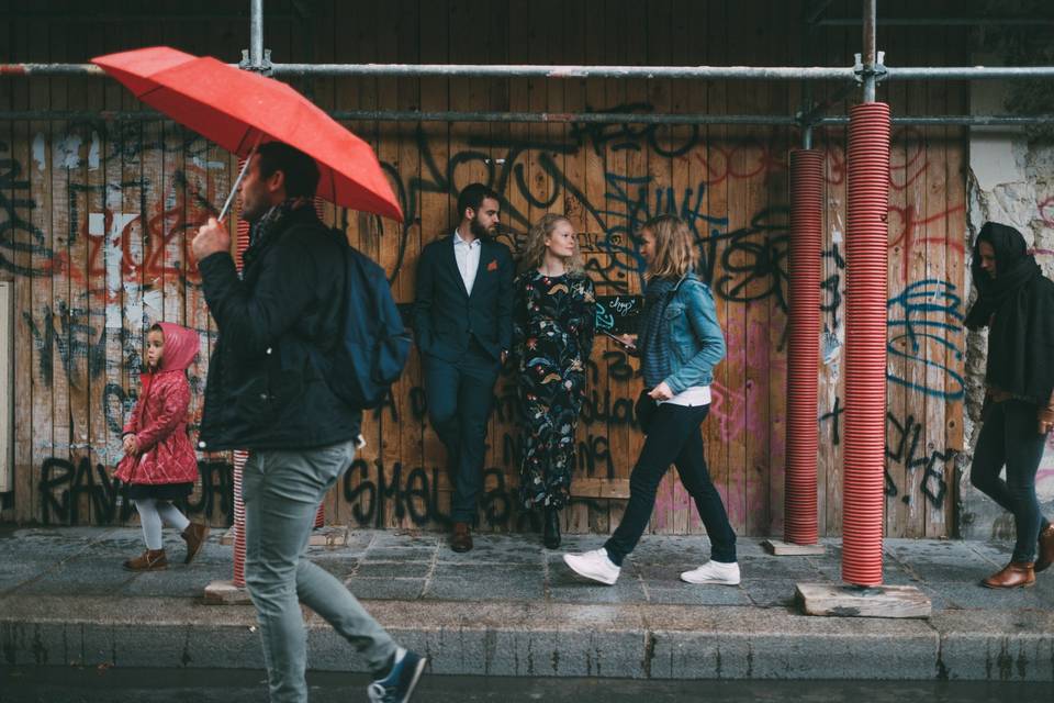 Couple posé street