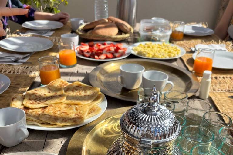 Petit-déjeuner rooftop Maroc