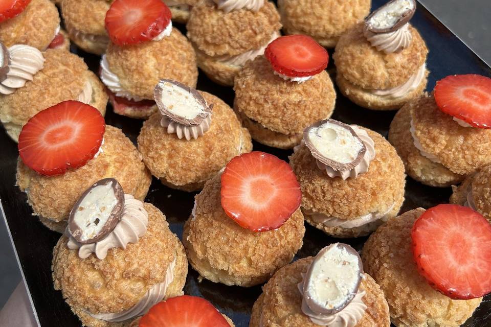 Petits Choux Craquelin