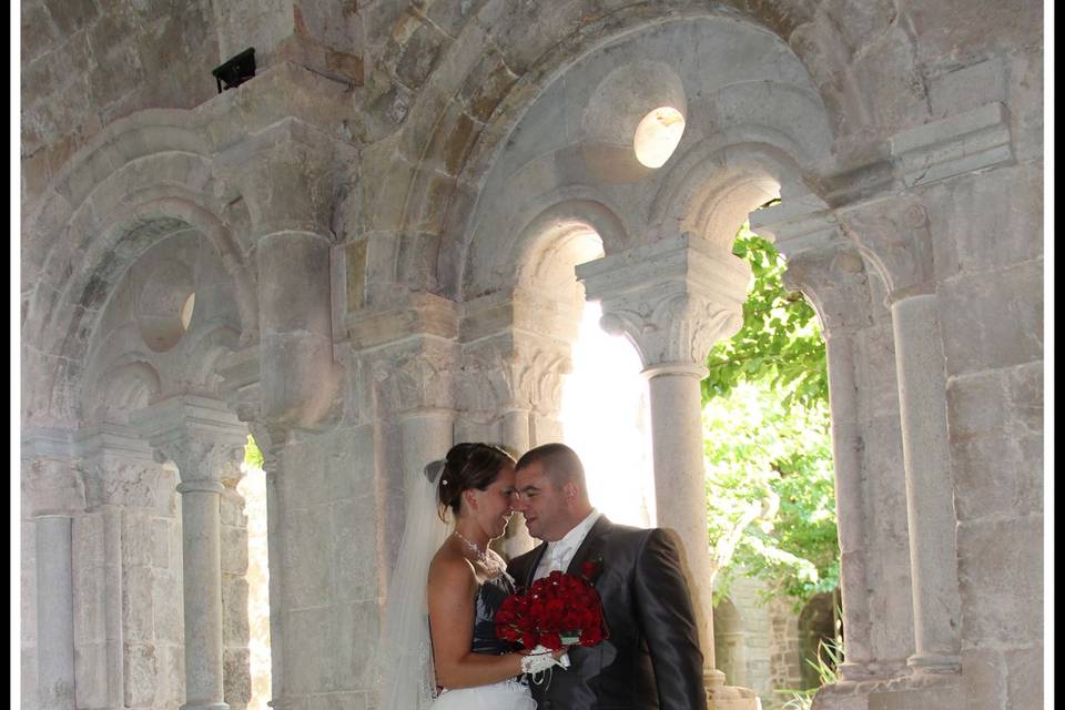 Mariés dans le cloitre abbaye
