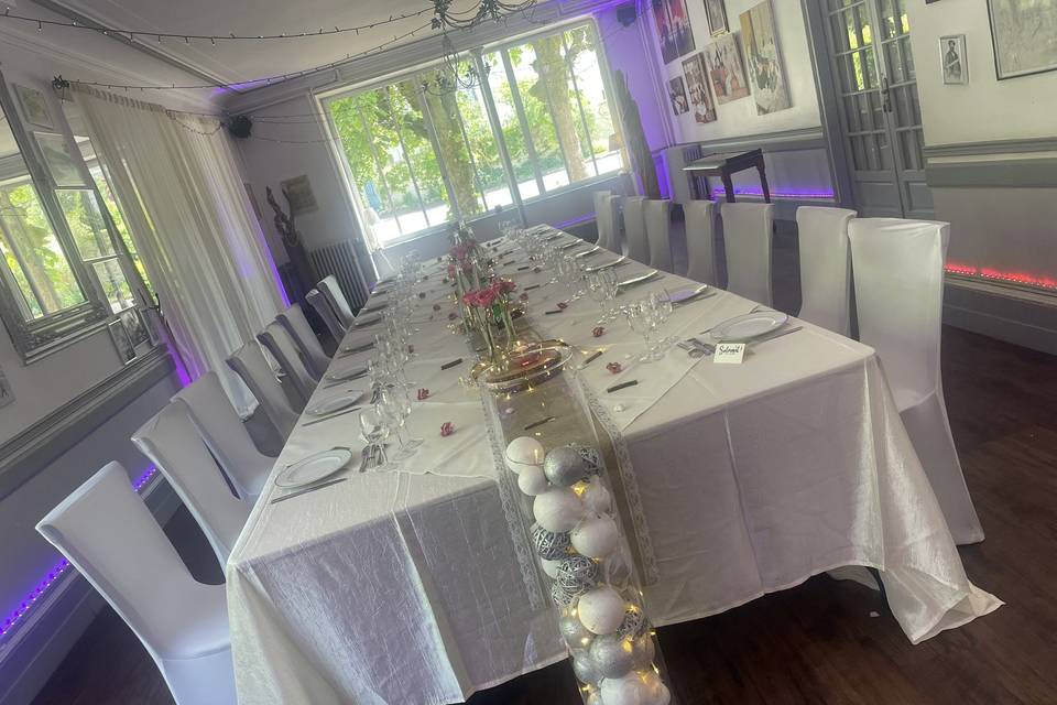 Table au Leopold