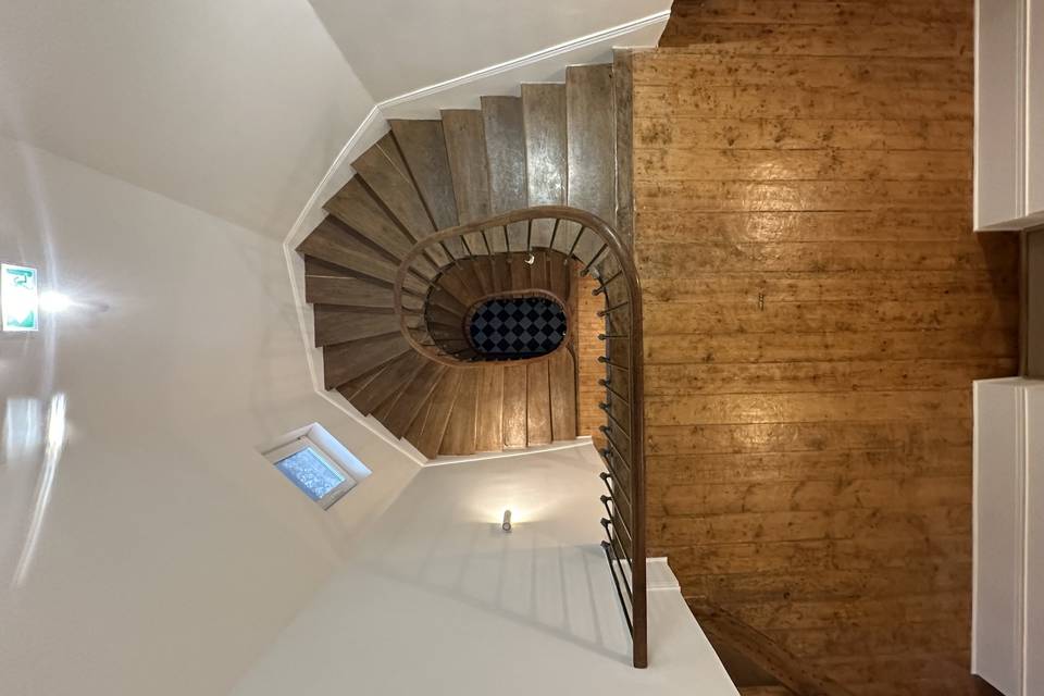 Escalier ancien rénové