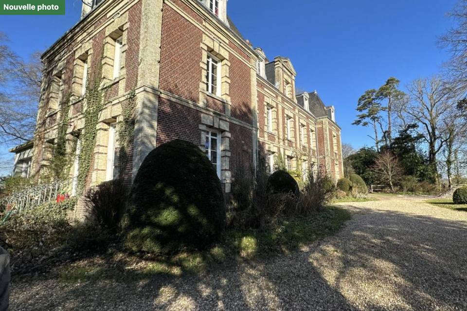 Façade château