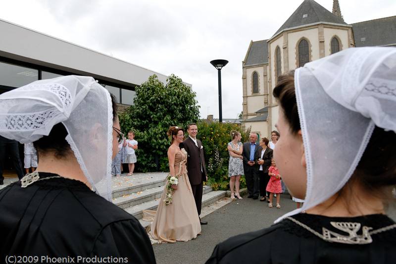 À la sortie de l'église