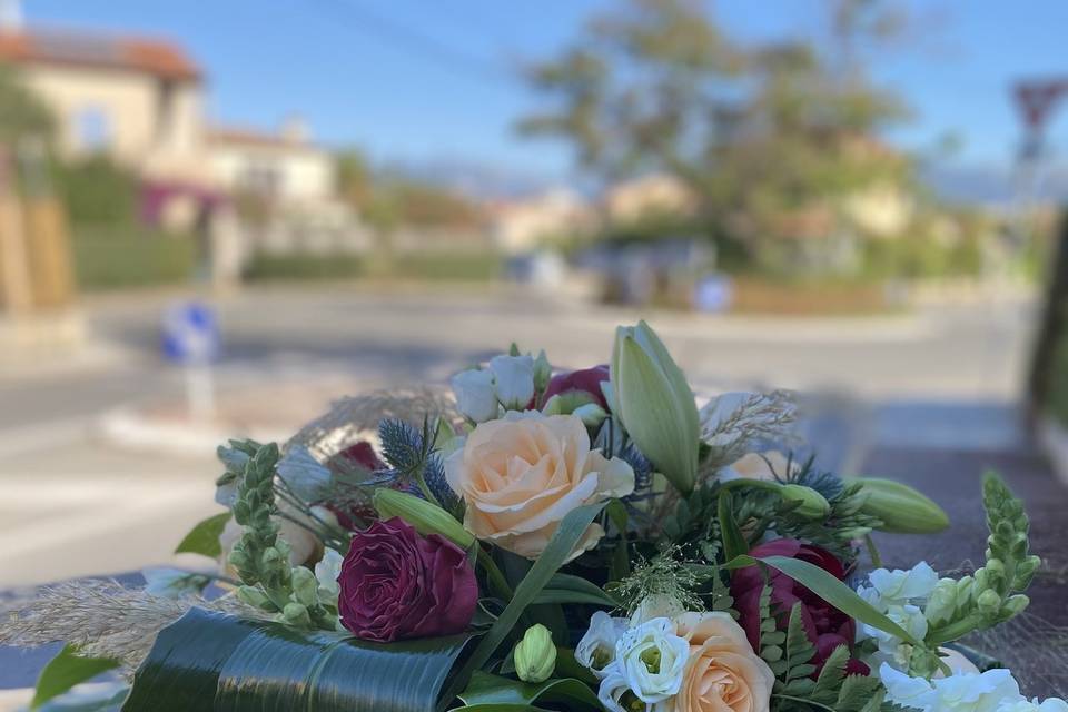 Composition florale voiture