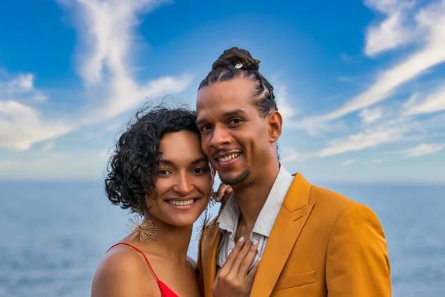 Photo de couple au coucher du soleil