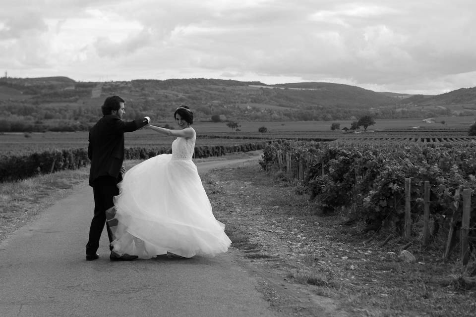 Jolie danse dans les vignes