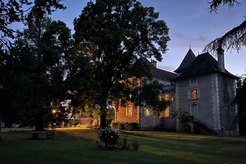 Le parc à la tombée de la nuit