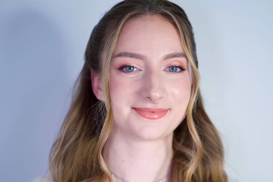 MAKE UP
