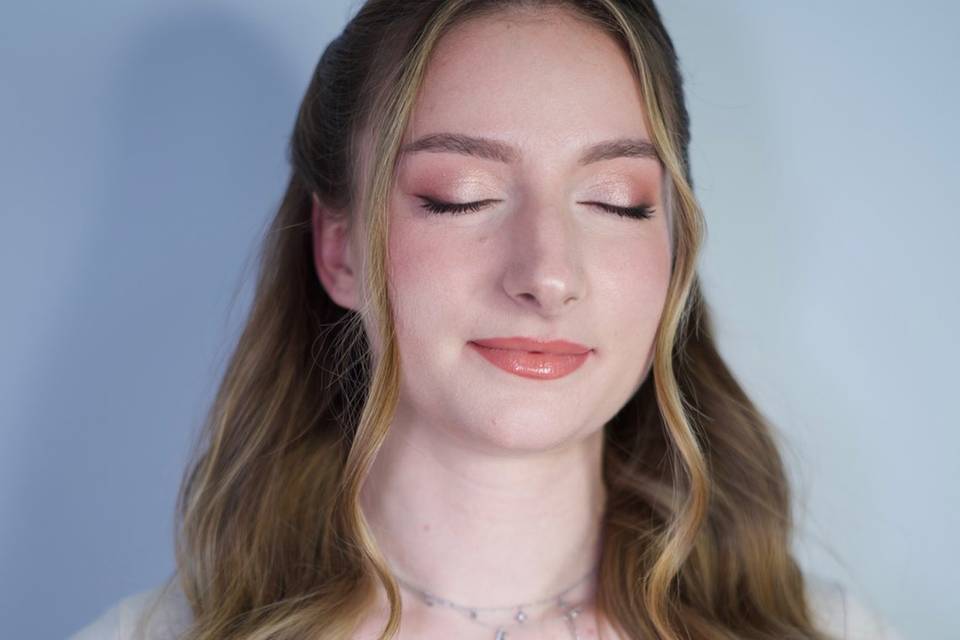 MAKE UP