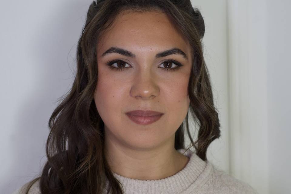 MAKE UP