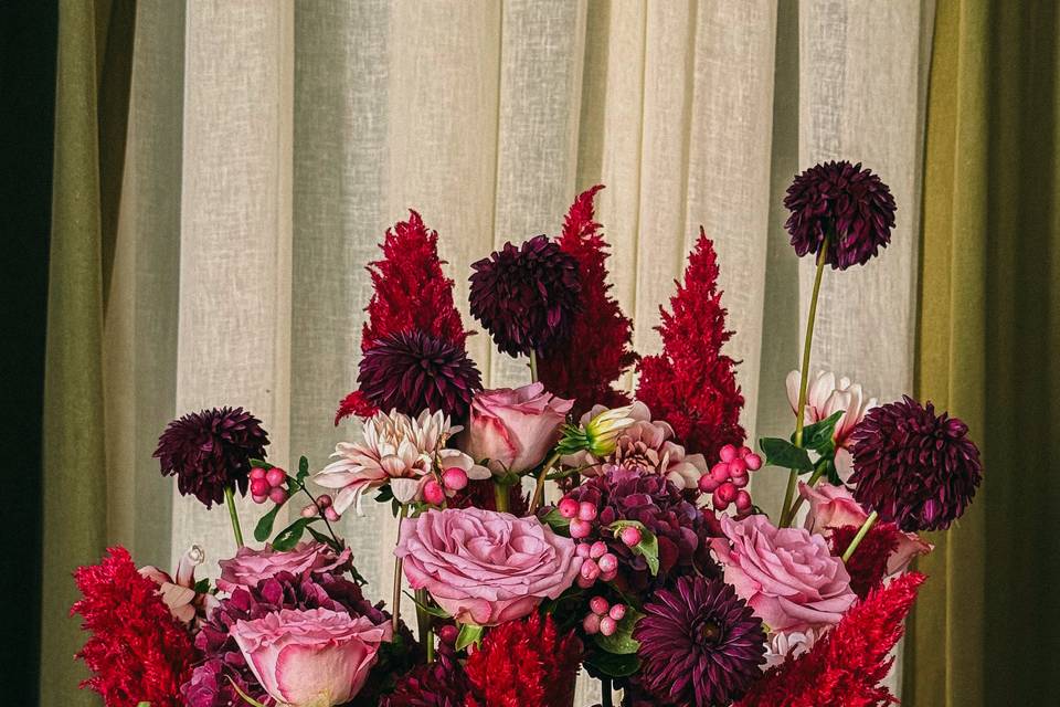 Composition rose bordeaux