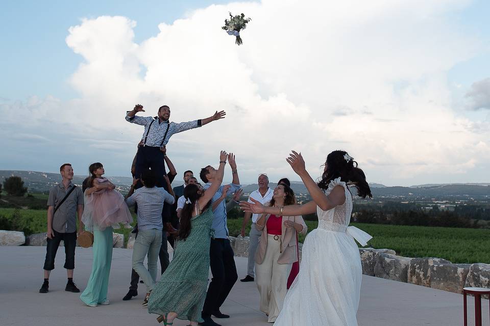 Lancer de bouqué de la mariée