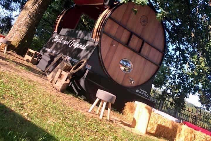 Wine truck coup de foudre