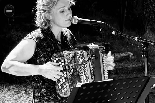Justine D. - accordéoniste