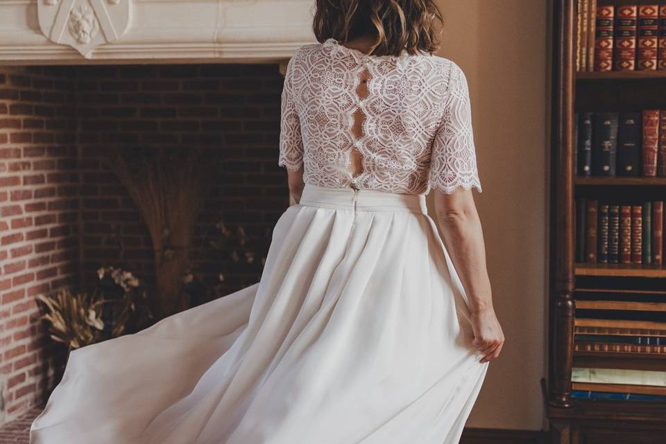 Haut dentelle en transparence