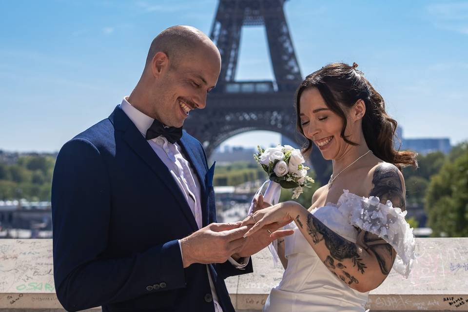 Coralie Julien Sous la tour ei