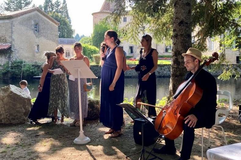 Avec chanteuse et violoniste