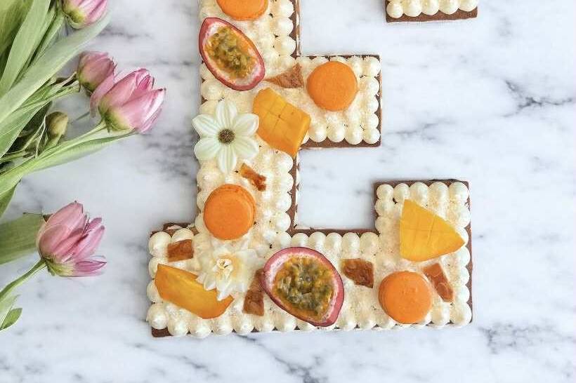 Lettre cake E passion mangue