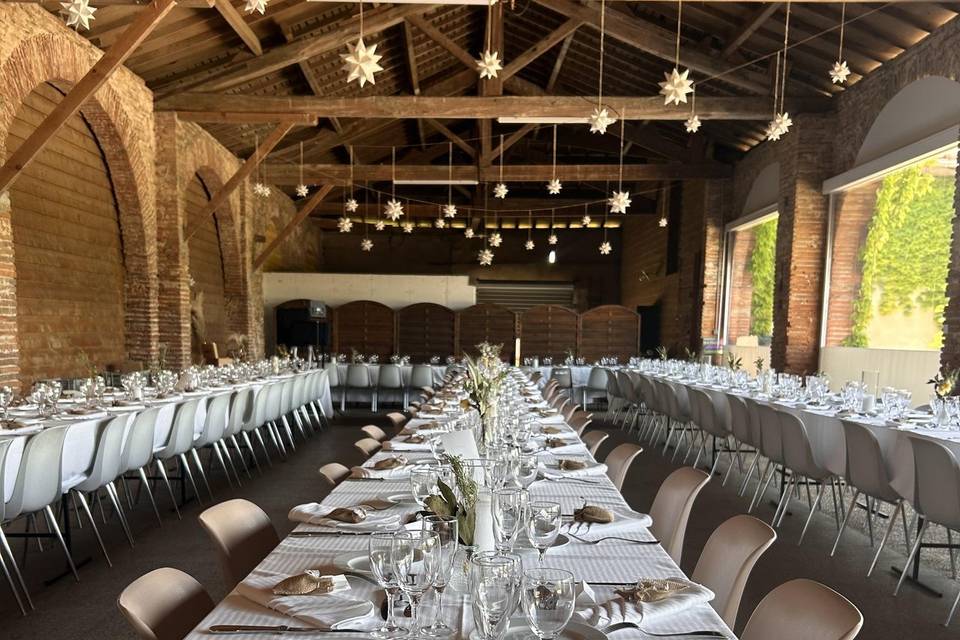 180 invités