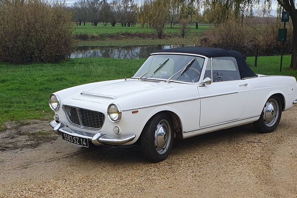 Fiat 1500S avec la capote