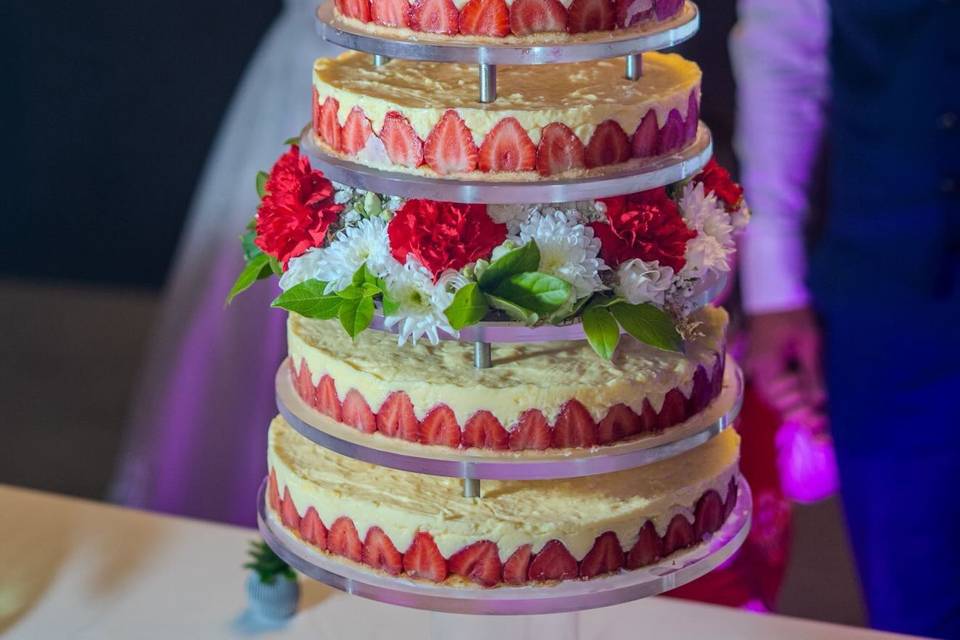 Weeding cake fraisier