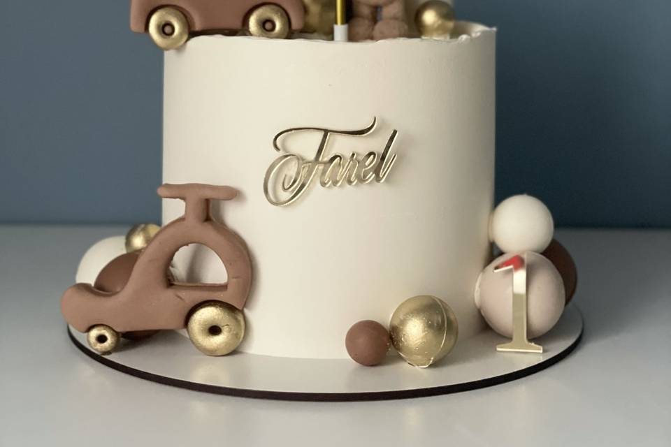 Baby bear cake