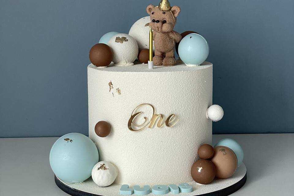 Baby bear cake