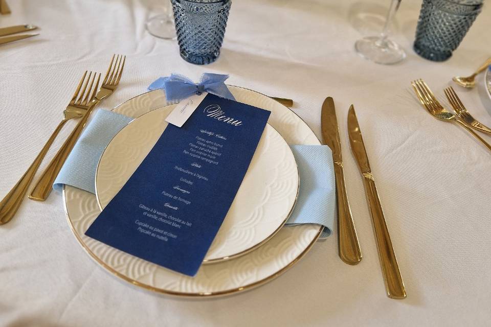 Table dressée bleu