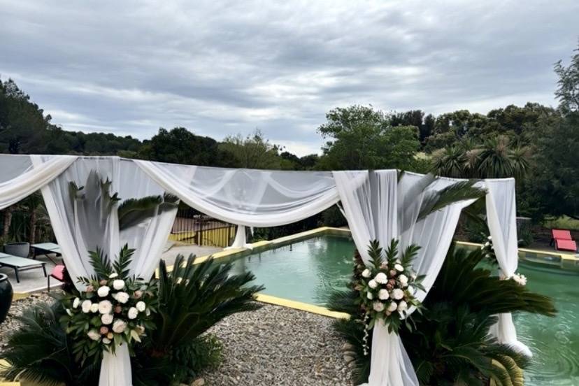 Extérieur piscine décoré