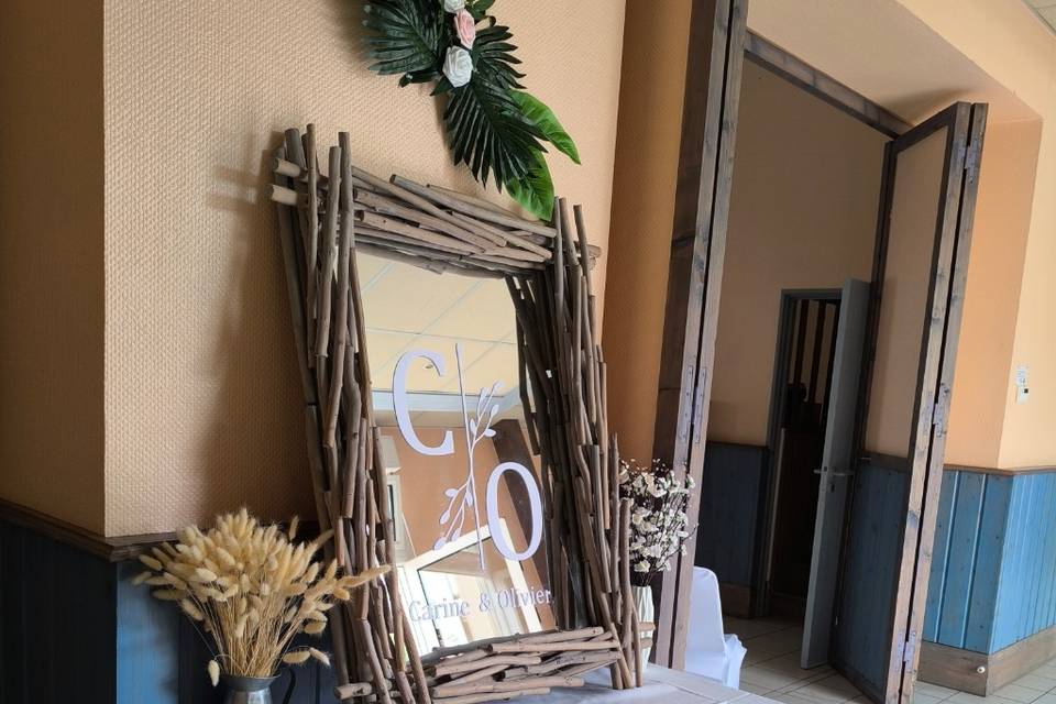 Miroir et fleurs séchées