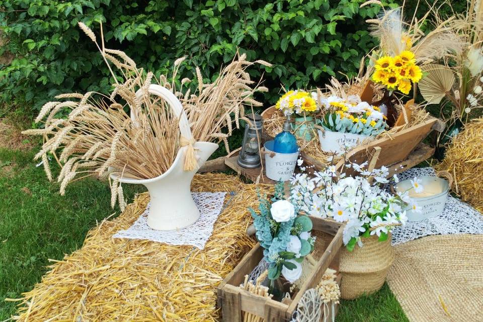 Paniers et fleurs champêtres