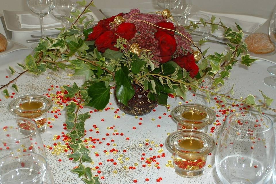 Décor de table or et rouge