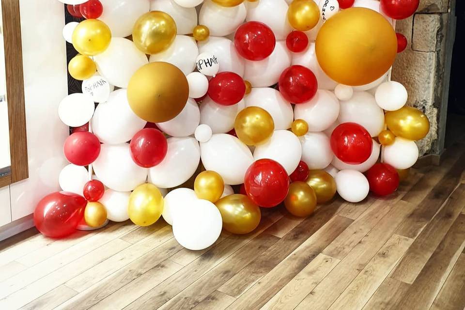 Mur ballons rouge-gold-blanc